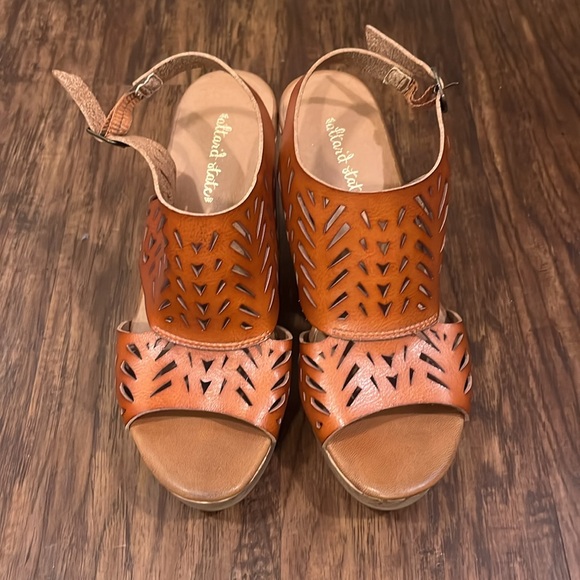 Altar'd State Cognac Wedges - Picture 4 of 11